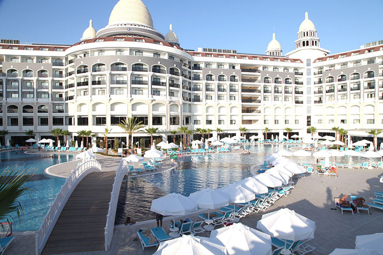 Otel, Tatil Köyü İnşaatları